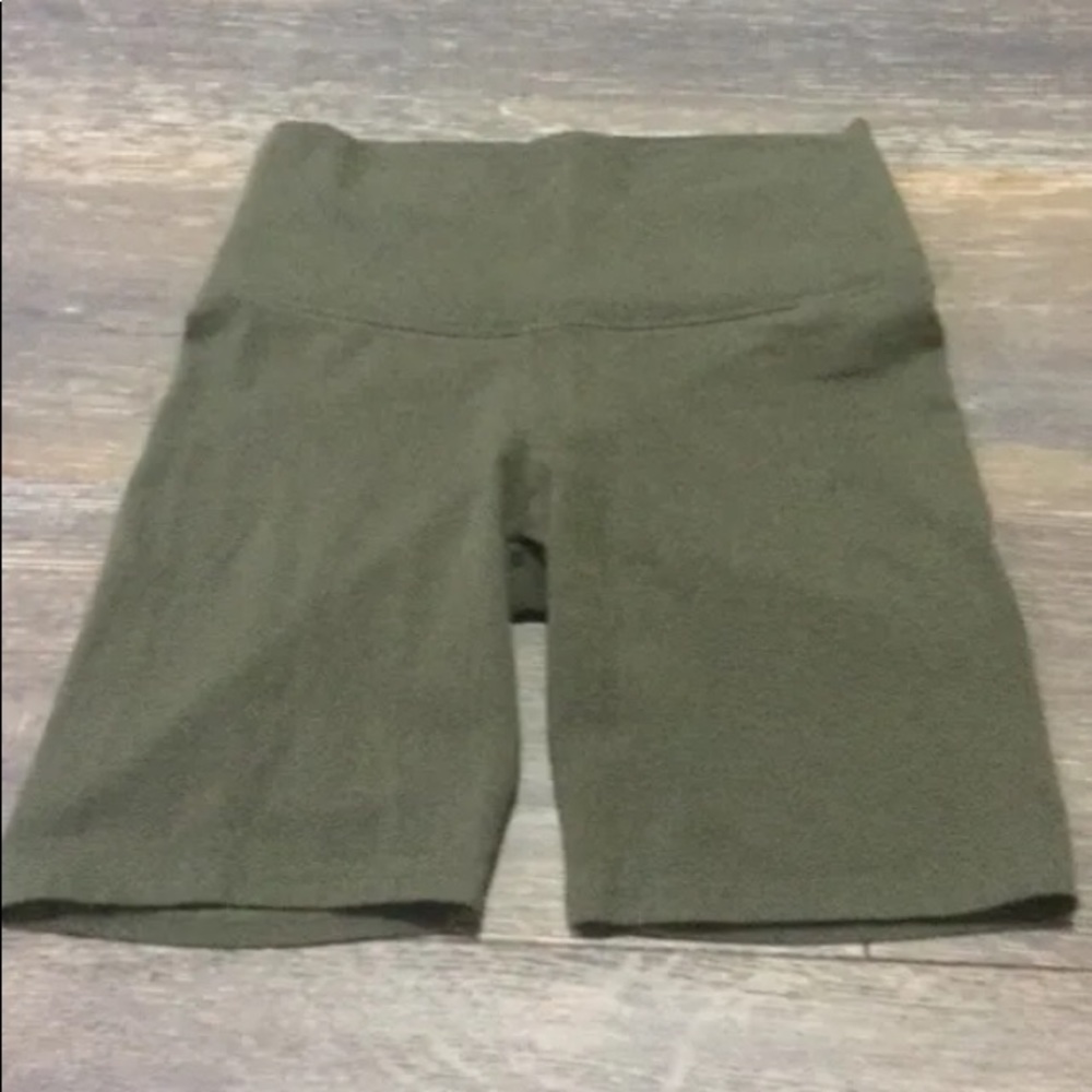Aritzia TNA butter biker shorts